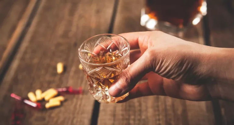 Antibiotique et alcool : Pourquoi est-ce un cocktail à éviter ?