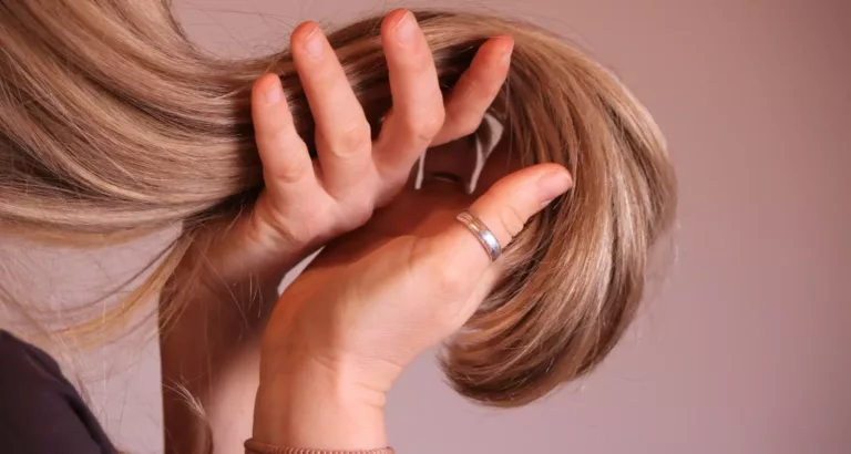 Vinaigre de cidre pour cheveux : Assaisonnez votre crinière !